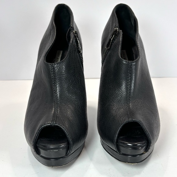 Vera Wang Lavender Black Heeled Booties Women Sz 6.5- Quiet Luxury Vtg Peep Toe - Picture 3 of 10